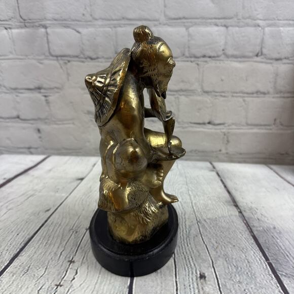 Vintage Brass Statue Chinese Man with Koi Fish 9" tall - 3 Lbs 13 oz - Picture 4 of 8